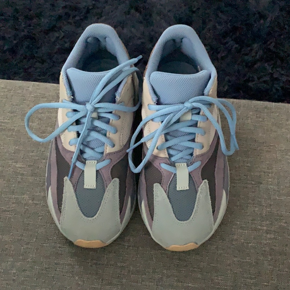 Yeezy 700 ‘Carbon Blue’
